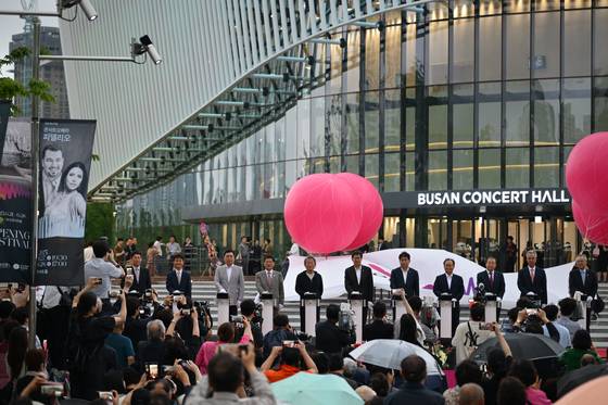 20일 부산 연지동 부산시민공원 내 부산콘서트홀 개관식이 열리고 있다. 사진 부산콘서트홀