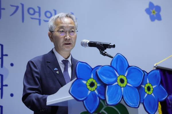28일 오전 경기도 파주시 임진각에서 열린 제1회 6·25 전쟁 납북자 기억의 날 기념식에서 김남중 통일부 차관이 기념사하고 있다. 연합뉴스