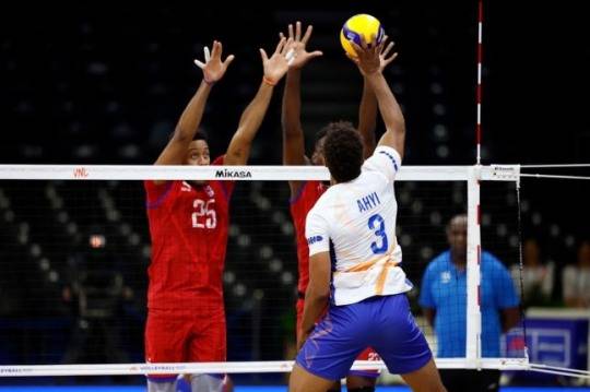 쿠바와 경기에서 공격하는 아히(앞쪽 3번) / FIVB 홈피 캡처.