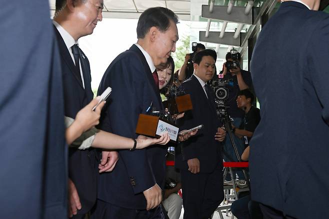 사진은 28일 서울 서초구 서울고검에 출석하는 윤석열 전 대통령. /사진=뉴시스(공동취재사진)