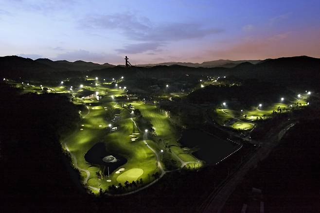 야간 라운드가 가능한 알펜시아 700 골프클럽.