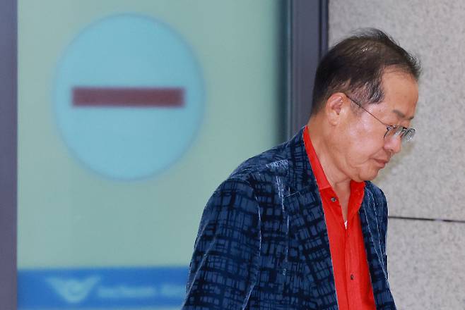 귀국하는 홍준표 전 대구시장. 연합뉴스