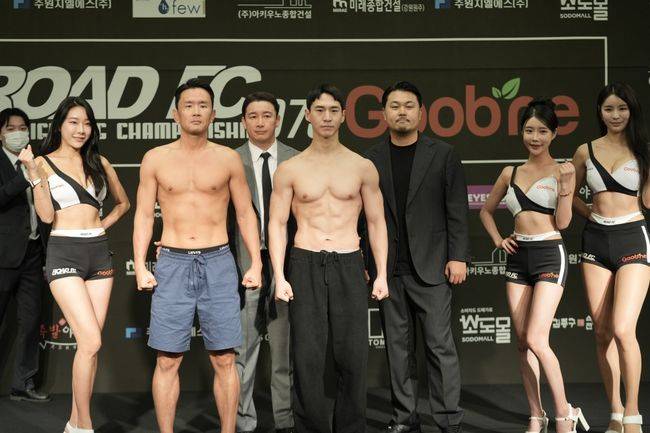 드디어&nbsp;‘개그맨’&nbsp;윤형빈(46, FREE)과&nbsp;‘200만 먹방 유튜버’&nbsp;밴쯔(35,&nbsp;파이터100)가 격투기로 대결하는 날이 밝았다. / 로드FC