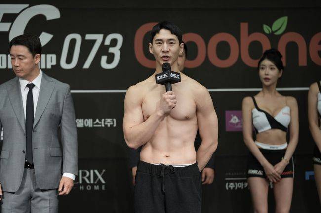 드디어&nbsp;‘개그맨’&nbsp;윤형빈(46, FREE)과&nbsp;‘200만 먹방 유튜버’&nbsp;밴쯔(35,&nbsp;파이터100)가 격투기로 대결하는 날이 밝았다. / 로드FC