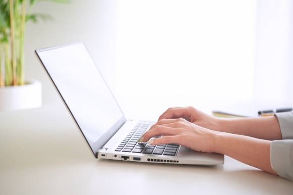 전자상거래 플랫폼 카페24가 다음달부터 주4일제를 도입한다고 밝혔다. 아이클릭아트