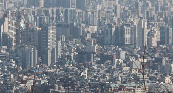 사건과 무관. 사진은 지난 2월 서울 남산에서 바라본 시내 아파트 단지와 빌라 모습. 2025. 2.2. 연합뉴스