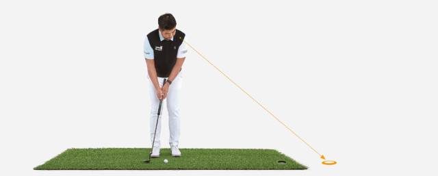 느린 그린이나 오르막 경사에서는 실제 홀보다 더 먼 지점에 가상의 홀을 상상하면서 스트로크를 좀 더 강하게 해준다.