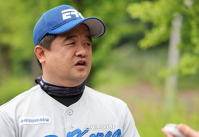 이알코리아 배성현이 28일 인제야구장에서 스포츠경향과 인터뷰하고 있다. 인제 | 김만석 선임기자