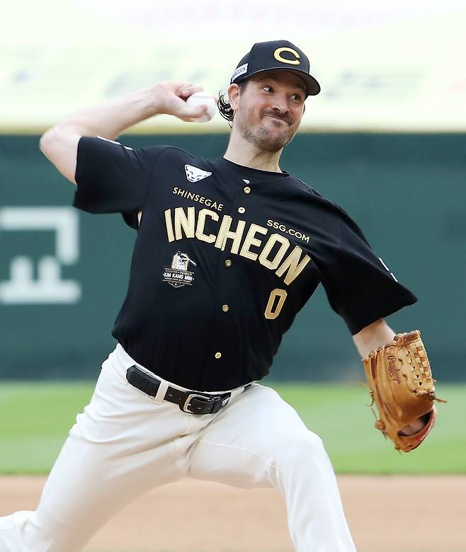 ▲ 5회까지 완벽투에도 불구하고 6회 흔들리며 패전을 안은 드류 앤더슨 ⓒSSG랜더스