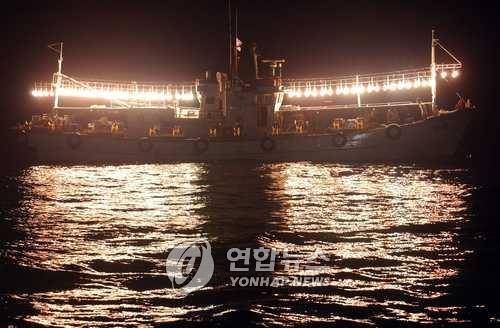 울릉도 근해 오징어 잡이 [연합뉴스 자료사진]