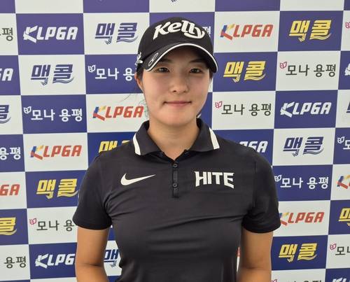 인터뷰하는 김민별 (평창=연합뉴스) 김경윤 기자 = 김민별이 28일 강원도 평창 버치힐 컨트리클럽(파72·6천429야드)에서 열린 맥콜·모나 용평 오픈(총상금 10억원) 2라운드에서 코스 레코드를 작성한 뒤 인터뷰하고 있다. 2025.6.28. cycle@yna.co.kr