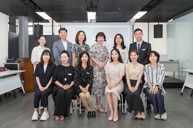 백남준아트센터의 23기 신규 도슨트들. 사진=경기문화재단