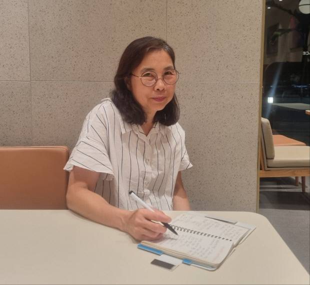 조애정(64)씨가 광주 광산구 한 카페에서 인터뷰를 하고 있다. 정승우 기자