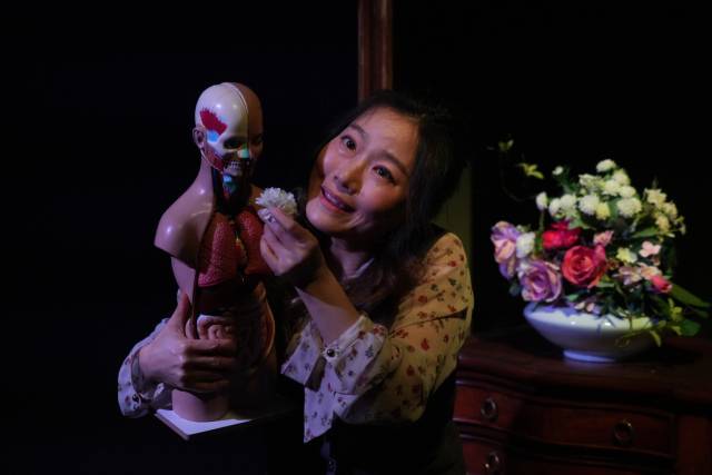 프랑스 아비뇽 오프 페스티벌에 참가하는 극단 배관공의 '마이 디어, 헬렌'. 7월 5일부터 14일까지 아홉 차례 무대에 오른다. 배관공 제공