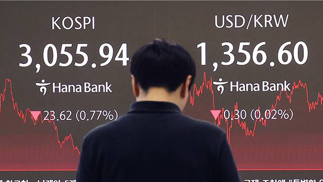 코스피가 3년 반에 3천선을 돌파한 가운데 2000년대 들어 최고 수익률 기록을 눈앞에 두고 있다. 연합뉴스