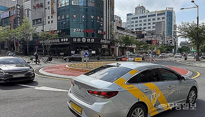 최근 찾은 광주 상무지구 일대. 교통사고 잦은 곳 개선공사 일환으로 회전교차로가 설치돼 있다.