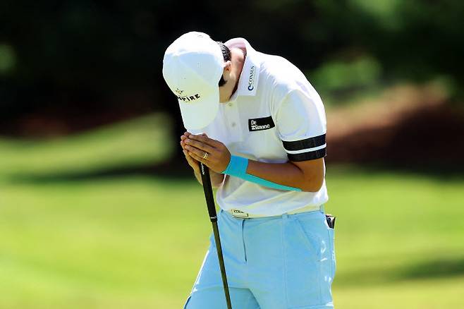 박성현이 5번홀에서 파 퍼트를 넣은 뒤 기뻐하고 있다.(사진=AFPBBNews)