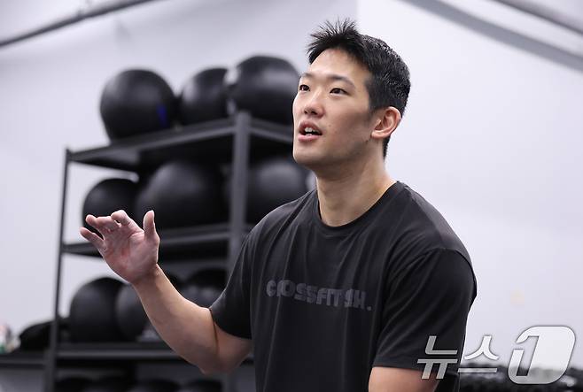 최진원 크로스핏 식스 헤드코치가 26일 서울 마포구 크로스핏 식스에서 뉴스1과 인터뷰를 하고 있다. ⓒ News1 박지혜 기자
