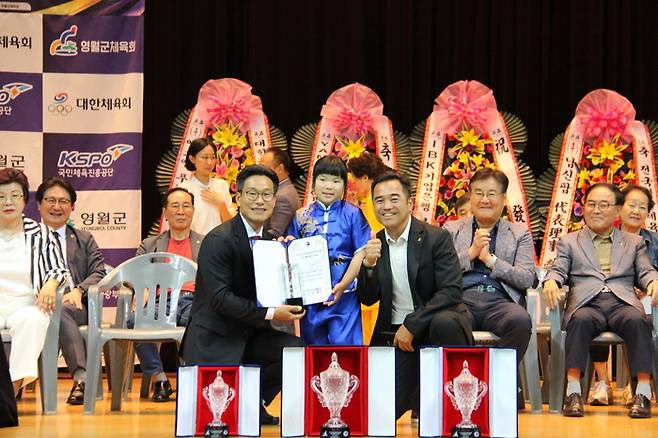 최연소 선수상 문다운 양. 사진 | 대한우슈협회