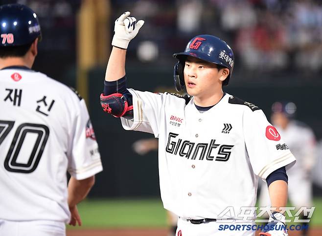 27일 부산 사직구장에서 열린 롯데와 KT의 경기. 3회 1타점 적시타 날린 롯데 박찬형. 부산=송정헌 기자songs@sportschosun.com/2025.06.27/