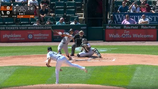 29일 시카고 화이트삭스와의 원정경기에서 샌프란시스코 자이언츠 7번 타자로 나온 이정후가 2회초 2사 후 첫 타석 때 상대 투수의 체인지업을 정확히 받아치고 있다. 힘이 실린 타구는 총알처럼 우중간 외야로 뻗었다. MLBTV 중계화면 캡쳐