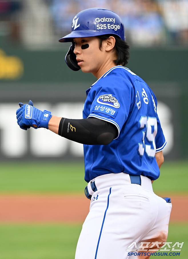 22일 부산 사직야구장에서 열린 삼성과 롯데의 경기, 2회초 1사 3루 김성윤이 1타점 적시타를 치고 기쁨을 나누고 있다. 부산=허상욱 기자wook@sportschosun.com/2025.06.22/