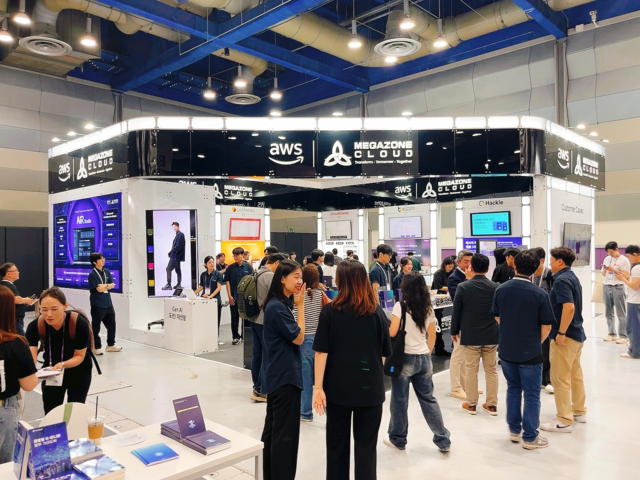 서울 삼성동 코엑스에서 지난 26~27일 열린 ‘넥스트라이즈 2025’ 내 아마존웹서비스(AWS)와 메가존클라우드 공동부스. 장우진 기자