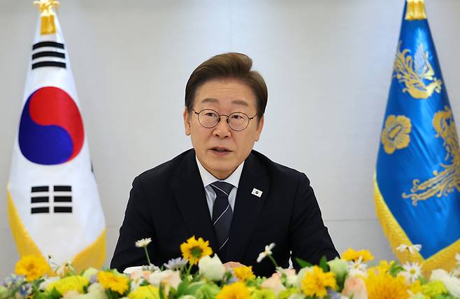 이재명 대통령이 13일 서울 용산 대통령실에서 열린 6경제단체·기업인 간담회에서 발언하고 있다.  연합뉴스