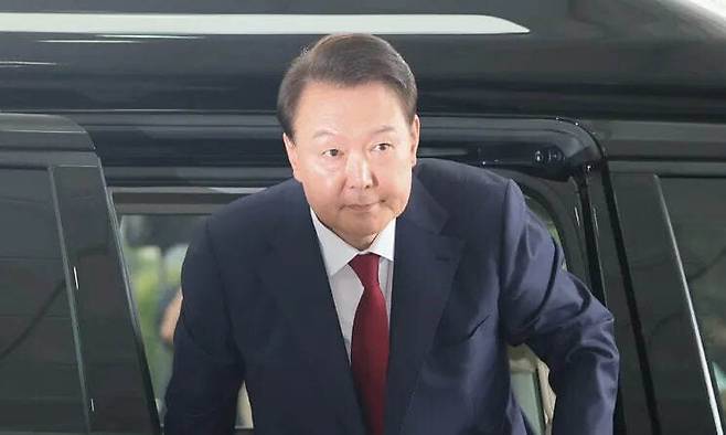 윤석열 전 대통령이 28일 오전 내란 특검 조사를 받기 위해 서울 서초구 서울고검에 출석하고 있다. 김영원 기자 forever@hani.co.kr