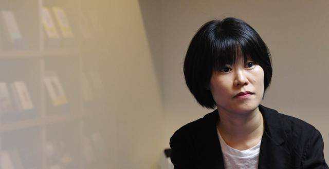 김애란 작가. 한국일보 자료사진