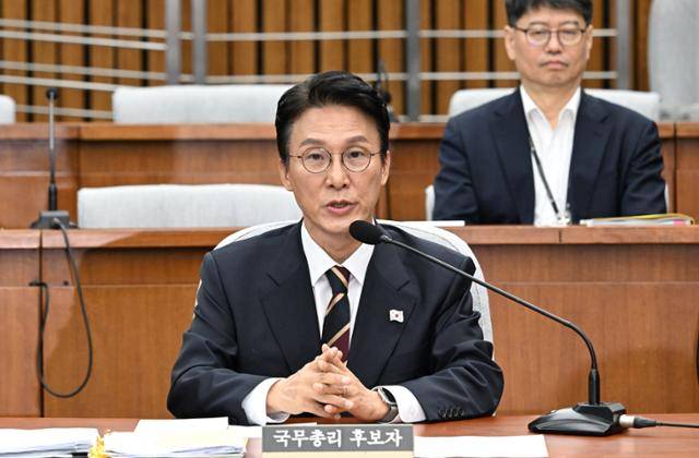 김민석 국무총리 후보자가 25일 국회에서 열린 인사청문회 도중 한 의원의 질의에 답하고 있다. 고영권 기자