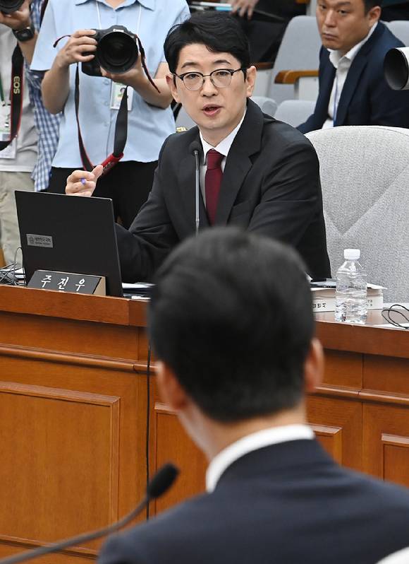 주진우 국민의힘 의원이 김민석 국무총리 후보자에게 질의하고 있다. [사진=곽영래 기자]