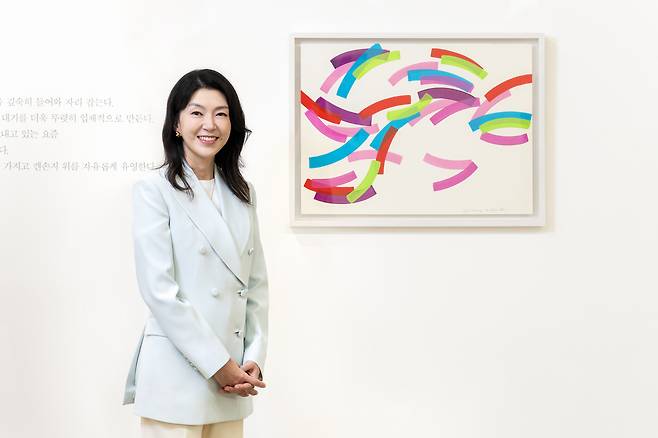 Ha Tae-im poses for a photo at the exhibition "Ha Tae-im in Seven Stones Estate” at Seoul Auction in Gangnam-gu, Seoul. (Courtesy of Seoul Auction)