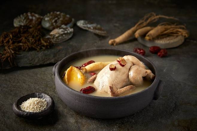 프리미엄 신라 삼계탕. [사진 = 호텔신라 제공]