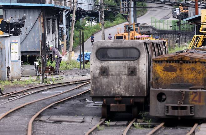 국내 마지막 국영 탄광인 삼척 도계광업소가 6월 30일부로 공식 폐광한다.  연합뉴스