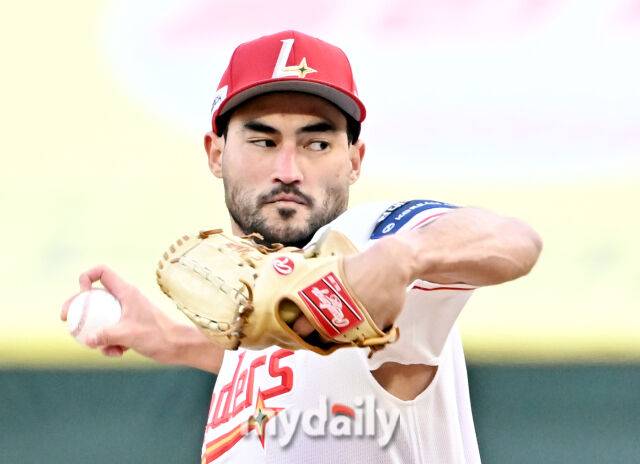 29일 오후 인천광역시 문학동 SSG랜더스필드에서 진행된 '2025 프로야구 KBO리그' SSG랜더스와 삼성라이온즈의 경기. SSG 화이트가 선발등판해 역투하고 있다./마이데일리