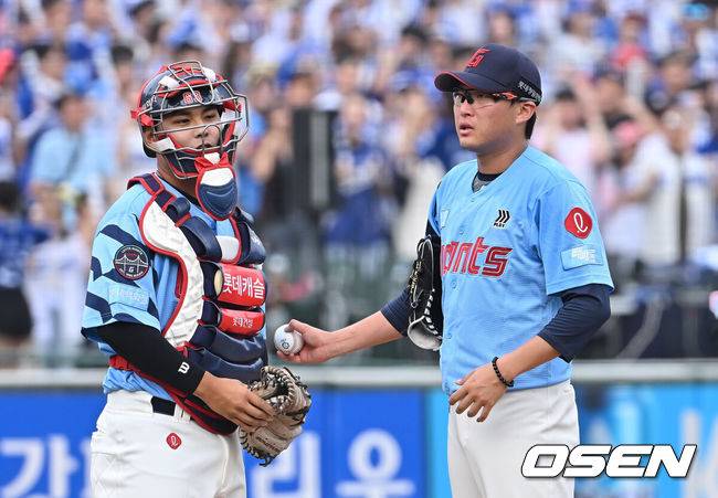 [OSEN=부산, 이석우 기자]  롯데 자이언츠 박재엽, 박세웅/ foto0307@osen.co.kr