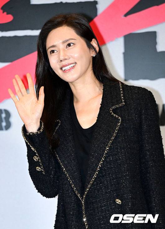 [OSEN=최규한 기자] 14일 오후 서울 용산 CGV에서 넷플릭스 영화 ‘독전 2’ (감독 백종열) VIP 시사회가 열렸다.배우 추자현이 시사회에 참석해 포토타임을 하고 있다. 2023.11.14 / dreamer@osen.co.kr