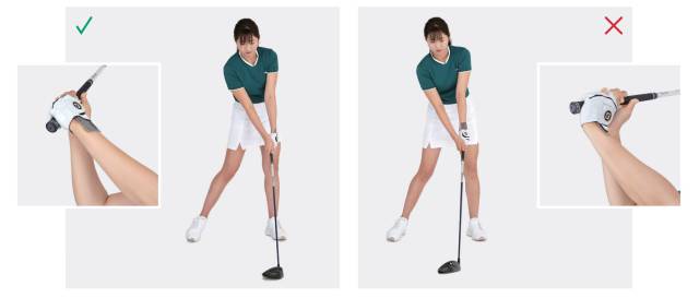 백스윙 톱에서 왼쪽 손목과 손등이 일자를 이루면(왼쪽 끝 작은 사진) 페이스가 쉽게 직각으로 되돌려져 카드가 거의 보이지 않게 된다. 톱에서 왼손목이 젖혀지면(오른쪽 끝 작은 사진) 페이스가 열린 채로 임팩트를 맞게 되고 왼손등과 카드가 정면을 향한다.