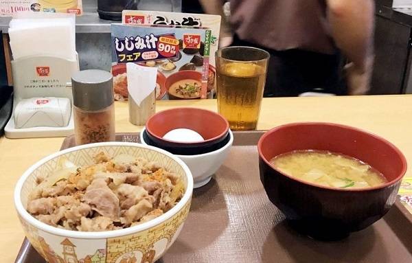 스키야의 규동 세트 메뉴. 교도 연합뉴스