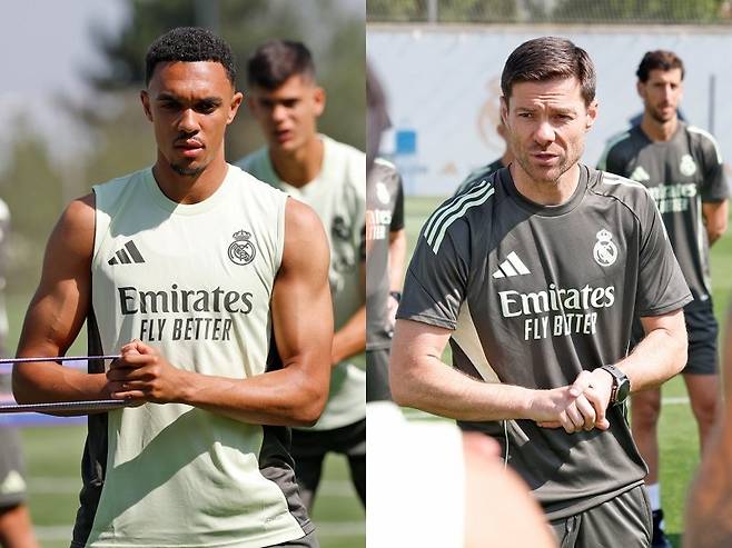 여름이적시장 레알 마드리드로 이적한 트렌트 알렉산더아놀드(왼쪽)가 팀에 적응하는 데 사비 알론소 감독의 역할이 지대하다. 스페인어로 선수단 미팅이 진행된 뒤 알론소 감독은 알렉산더아놀드에게 개별적으로 설명해주기도 한다. 사진출처｜레알 마드리드 페이스북