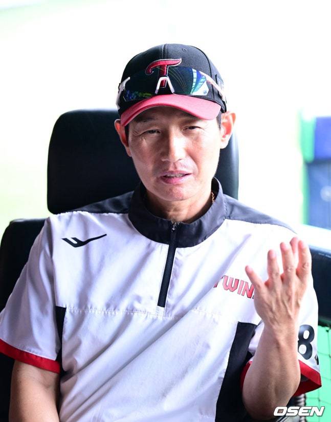 29일 경기를 앞두고 기자들과 만난 염경엽 감독.