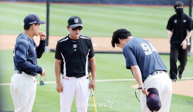 이종범 KT 전 코치(가운데). /사진=강영조 선임기자