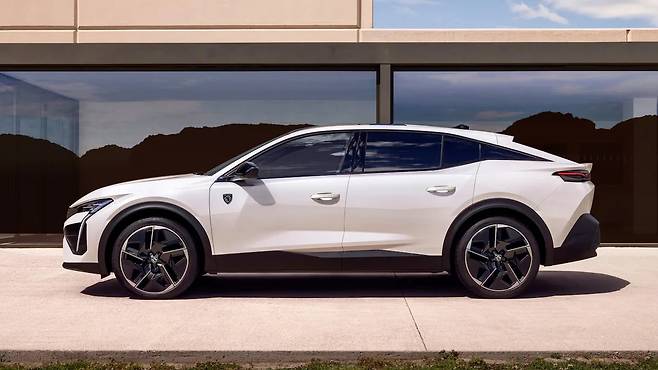 푸조 408 스마트 하이브리드