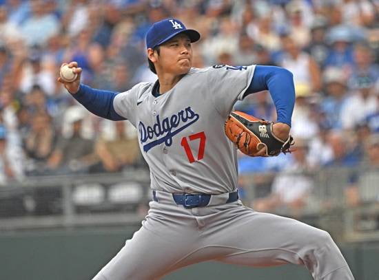 LA 다저스 쇼헤이 오타니가 29일 캔자스시티 로열스전에 선발 등판해 2이닝 무실점으로 호투했다. 오타니는 이날 등판에서 최고 구소 101.7마일을 찍어 메이저리그 데뷔 최고 구속을 경신하기도 했다. 2023 WBC 대회에서 만났던 이탈리아 대표팀 출신 비니 파스콴티노의 타석에서 최고 구속 기록이 나왔다. 연합뉴스