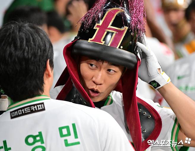 지난 27일 오후 서울 구로구 고척스카이돔에서 열린 2025 신한 SOL Bank KBO리그 삼성 라이온즈와 키움 히어로즈의 경기, 8회말 2사 1루 키움 송성문이 역전 투런 홈런을 날렸다. 엑스포츠뉴스 DB