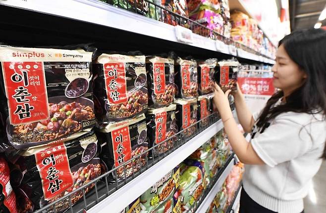 홈플러스의 주력 PB라면 '이춘삼 짜장라면' [홈플러스 제공. 재판매 및 DB금지]