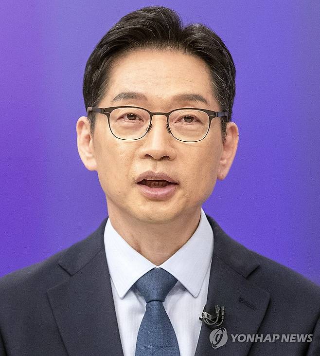 이재명 대통령, 장관급 대통령직속 지방시대위원장에 김경수 지명 (서울=연합뉴스) 대통령실은 29일 이재명 대통령이 장관급 대통령직속 지방시대위원장에 김경수 전 경남지사를 지명했다고 강훈식 대통령비서실장의 인사브리핑을 통해 발표했다. 2025.6.29 [연합뉴스 자료사진] photo@yna.co.kr