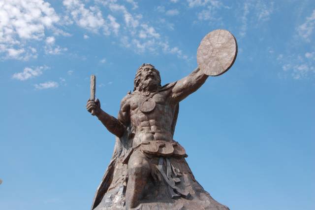 부여계인 두막루와 연관있다는 다구르족 영웅상.(다구르족 자치마을)