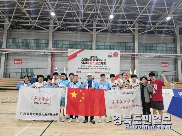 중국선수들과 함께 기념촬영